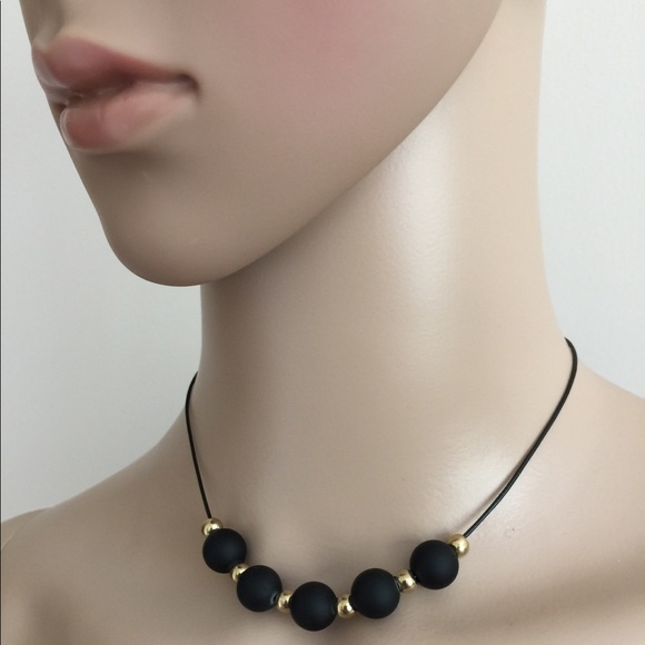 Black choker necklace beads matching earrings - Picture 2 of 5